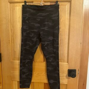 Athleta Ultimate Camo 7/8 Tights in Black and Gray